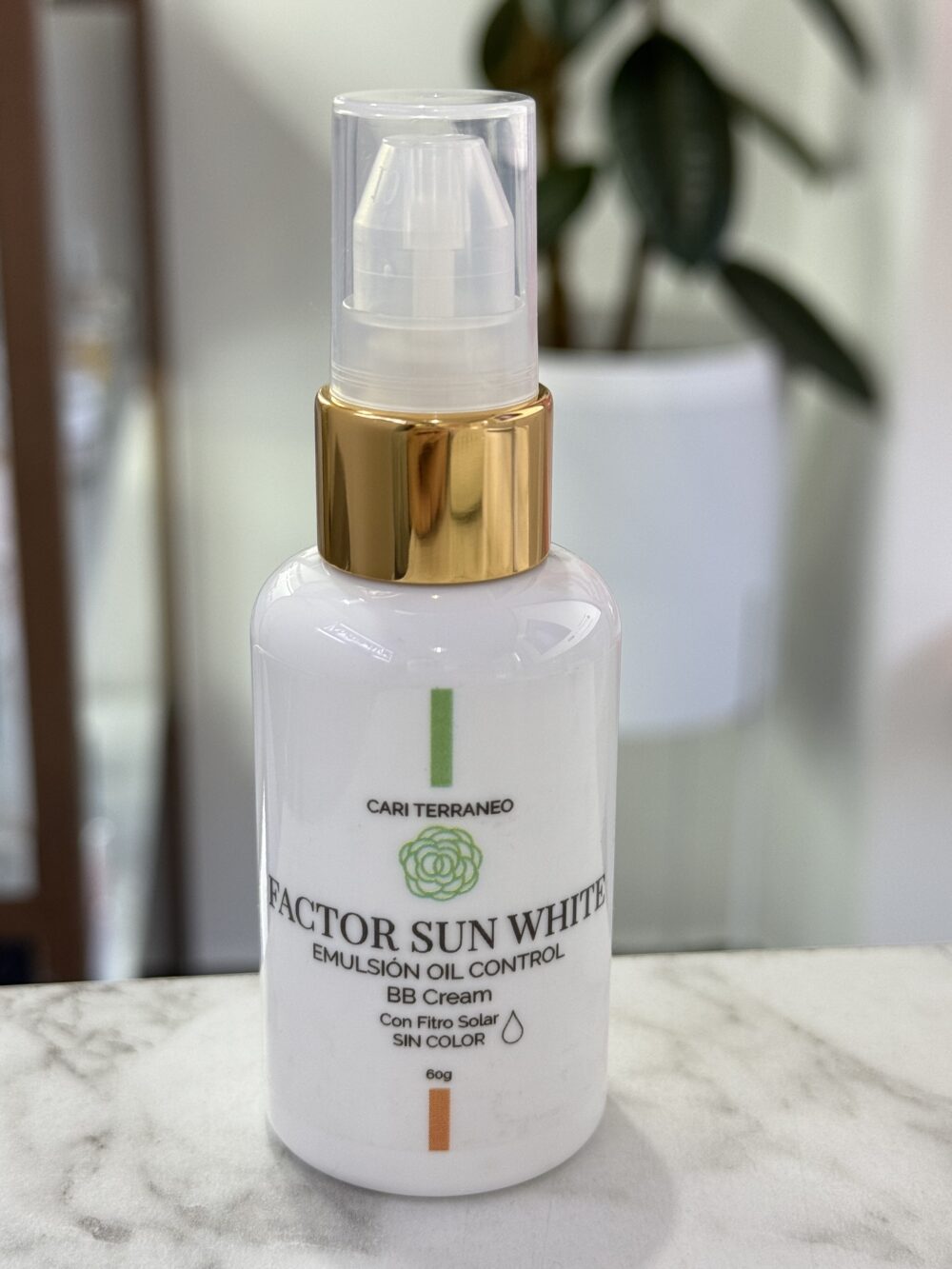 Factor Sun White: protector solar sin color pieles mixtas / grasas – Cari Terraneo