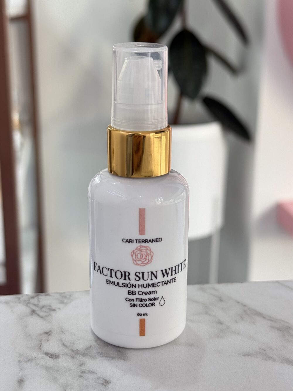 Factor Sun White: protector solar sin color pieles secas sensibles  - Cari Terraneo